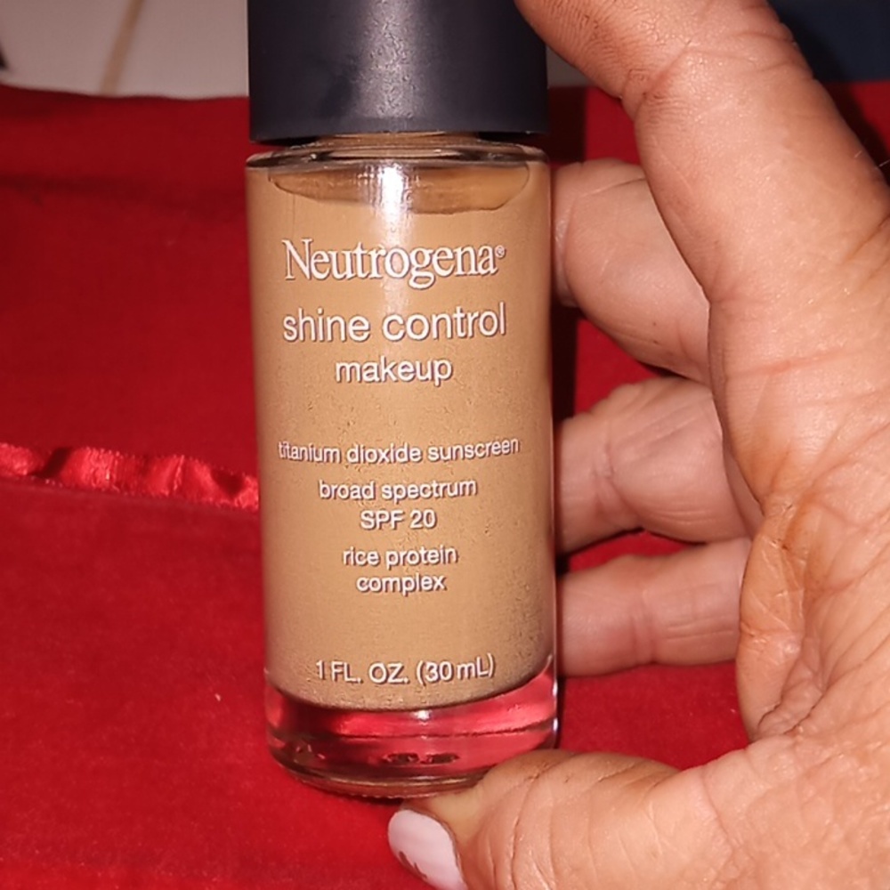 1 Neutrogena Shine control  Foundation makeup.